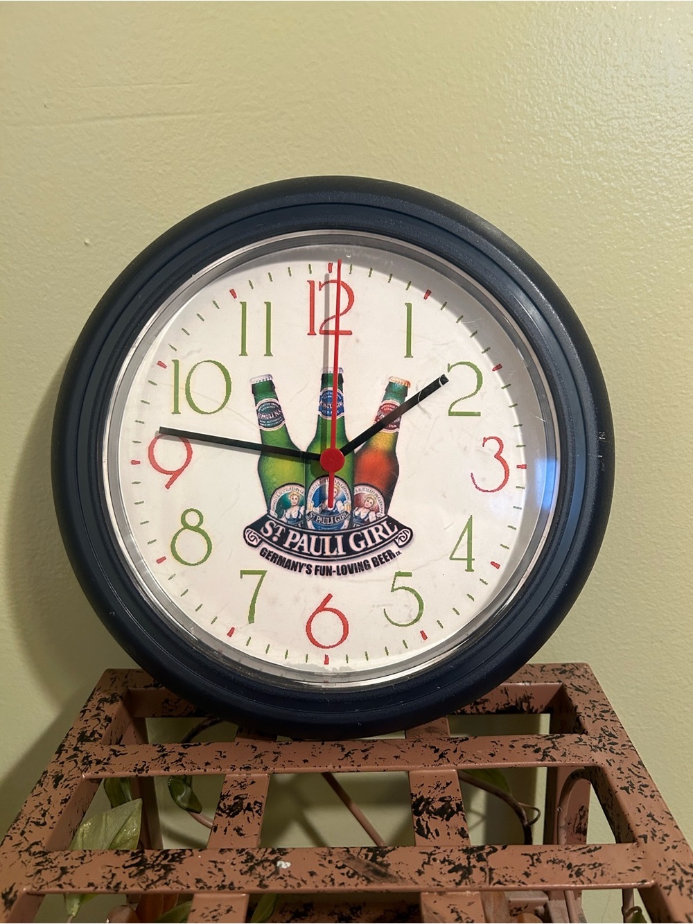St. Pauli Girl Beer Wall Clock Retro Bar Man Cave Decor Tested and Working